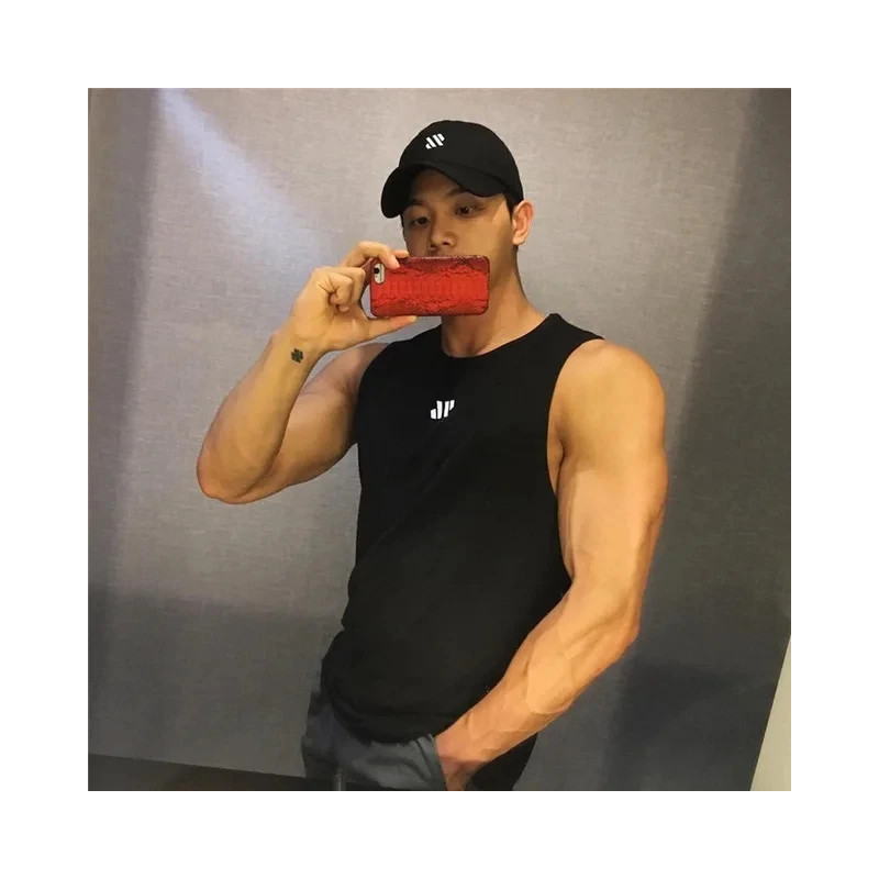 2024 Mens fitness gyms Tank top men Fitness sleeveless shirt Male mesh breathable Sports vest Undershirt Gyms Running vest men